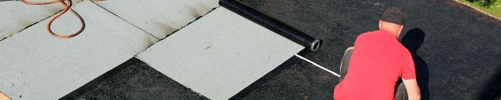 Nieuw bitumen leggen op bijgebouw Nieuw bitumen leggen op bijgebouw in Maarssen